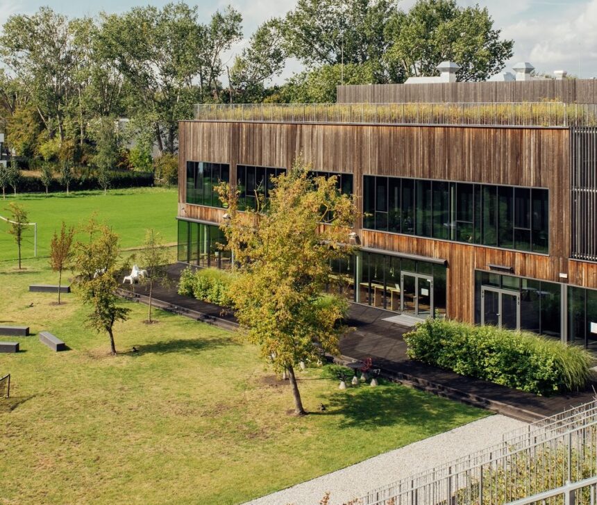 Новини розкоші середньої школи "Академія