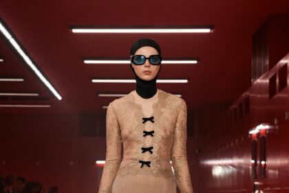 Останній показ Valentino грає з інтимністю