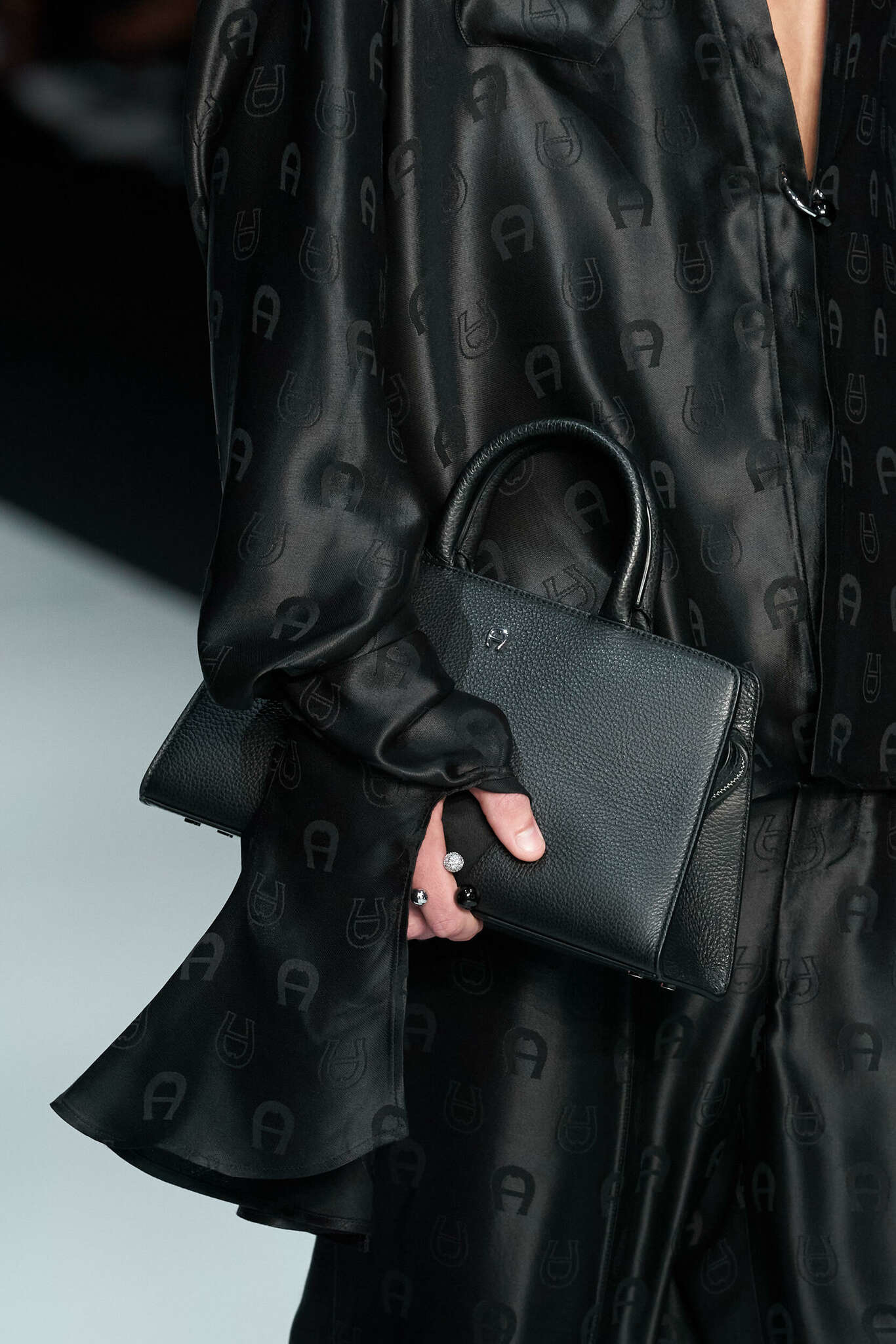 Престижна сумка від бренду Aigner