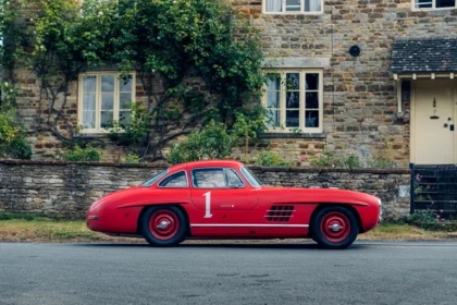 Червоний Mercedes На Аукціоні3