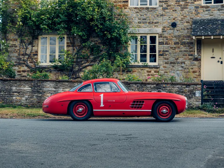 Червоний Mercedes На Аукціоні3