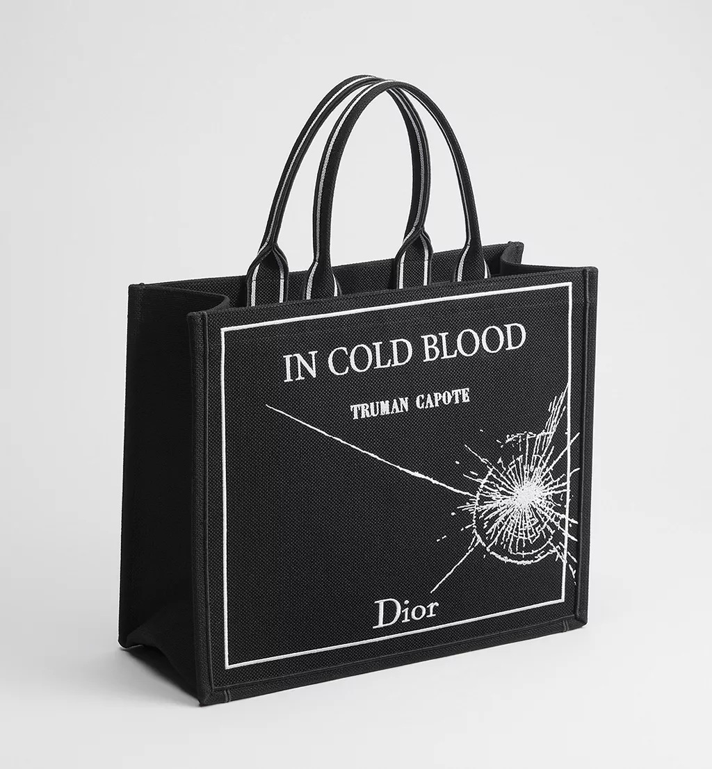 Dior Book Tote Коли Книга Стає Модою64