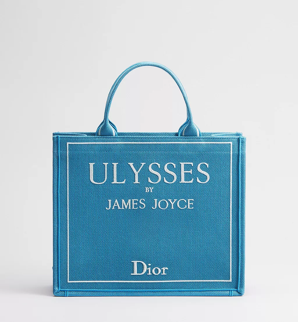 Dior Book Tote Коли Книга Стає Модою8