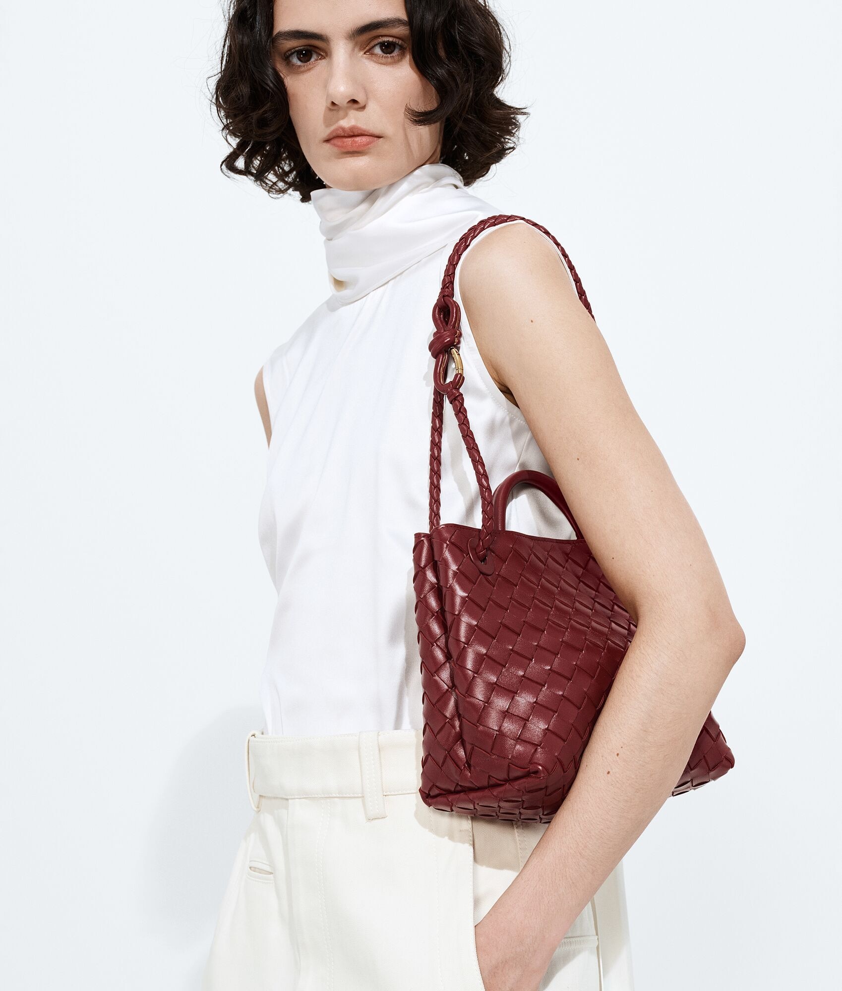 Бордовa сумка Bottega Venetta1