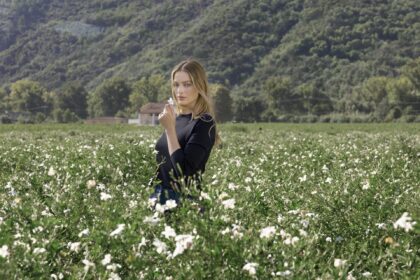 Margot Robbie у Грассі розкриває секрети Chanel N°5 2